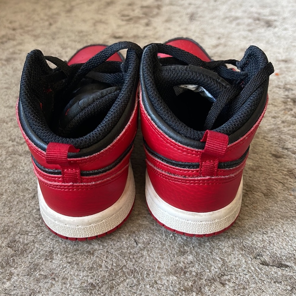 Toddler little kids red and black Jordan 1 mid sneakers size 10C. With box. - Picture 4 of 7